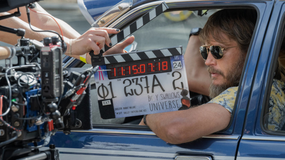 Boy Swallows Universe S1. Travis Fimmel as Lyle Orlik in Boy Swallows Universe S1. Cr. Courtesy of Netflix © 2023