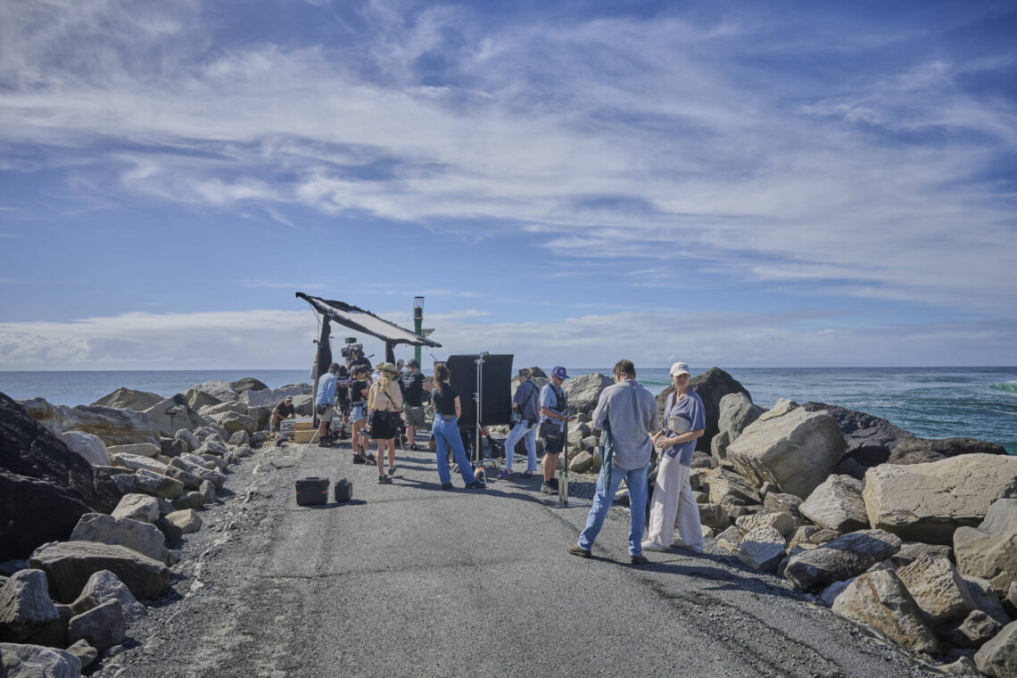 240424_BS_S2_EP5_KSKENNAR_0003_Crew on ocean break wall